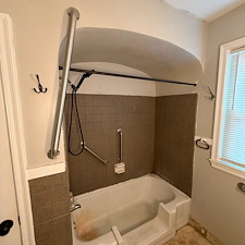 Rent-Ready-Bathroom-Renovation-Upgrade-in-Midtown-Memphis-TN 1
